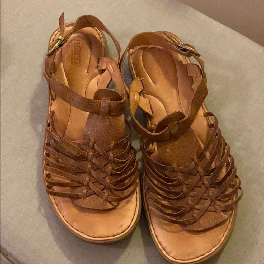 Born sandals